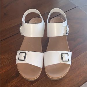 Sketchers luxeFoam White Wedge Sandals Sz 10 NWOT